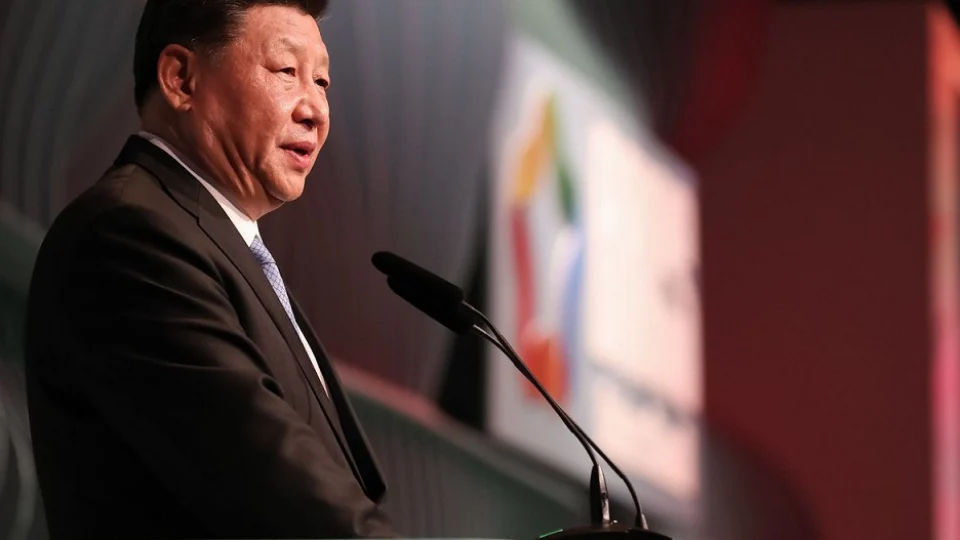 China promete mais 1 bi de doses de vacina contra Covid à África