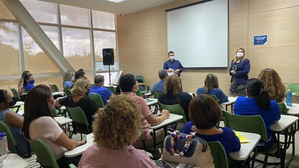 TCE-AM recebe representante da Prefeitura de Santos para reunião do projeto Ouvidoria Estudantil