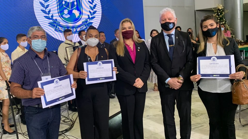 Em evento com presidente Bolsonaro, escolas da rede estadual recebem certificação do Governo Federal