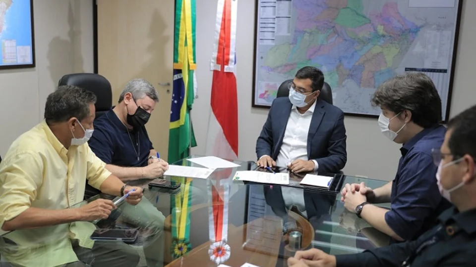 Wilson Lima assina convênios de R$ 27,4 milhões para investimentos em Lábrea, Manicoré e Maués