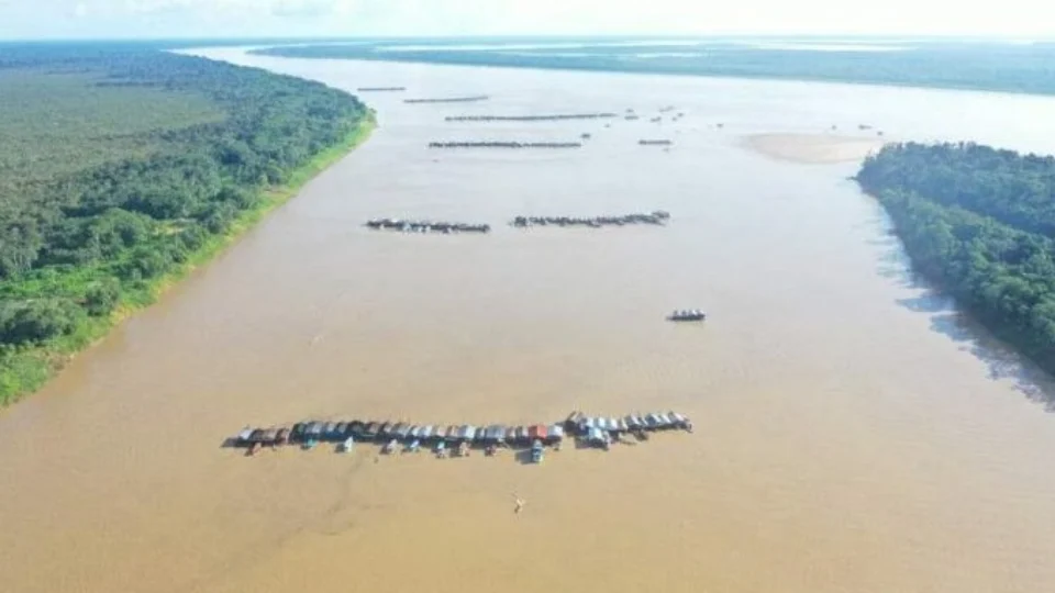 MP-AM instaura inquérito para apurar permanência de balsas de garimpo em Autazes