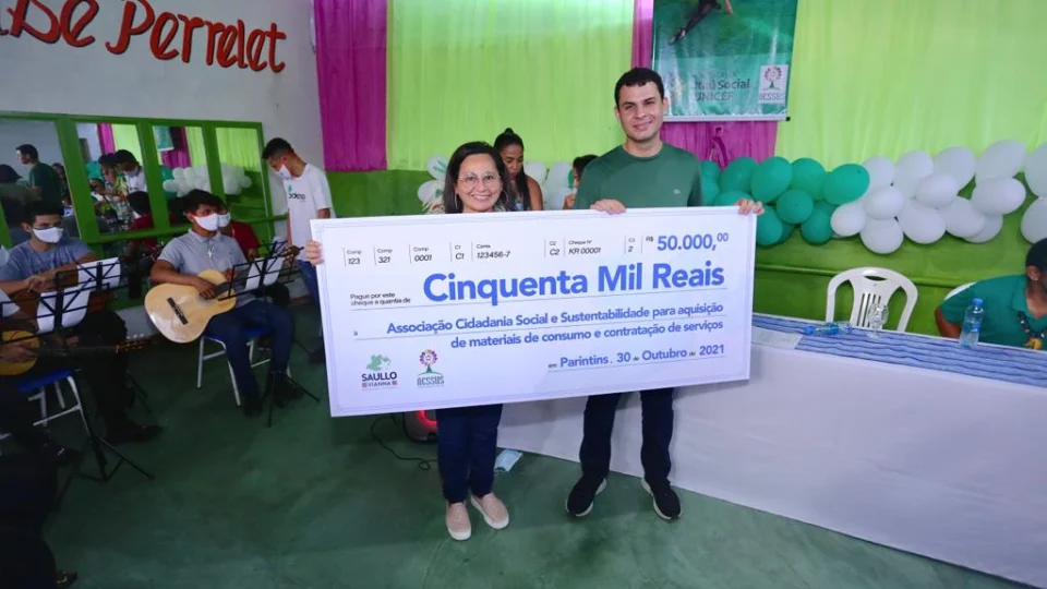 Saullo Vianna entrega emenda de R$ 50 mil à ACSSUS e é o novo padrinho da instituição