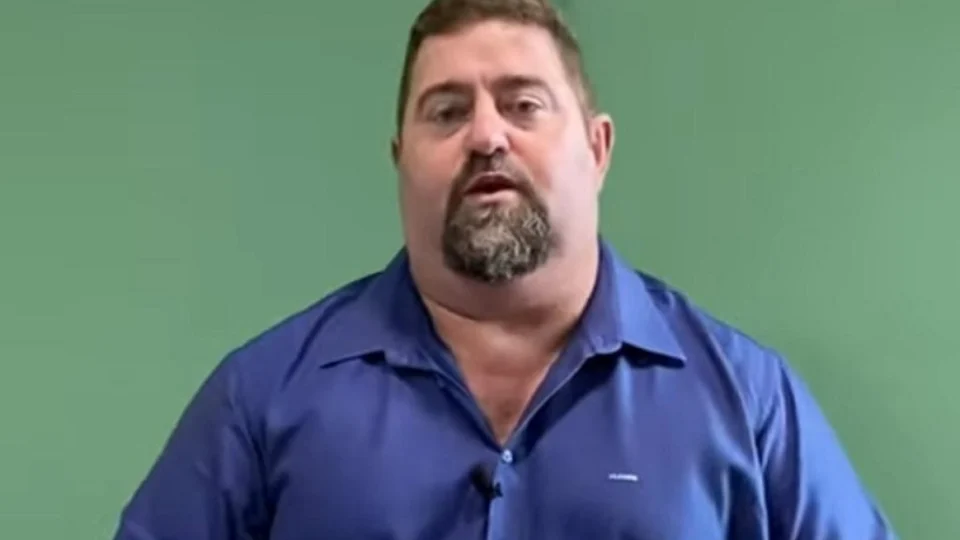 William Alemão se manifesta sobre ‘fantasia’ do goleiro Bruno e perfil de casa noturna diz ‘relaxa, mano, providencias tão sendo tomadas’