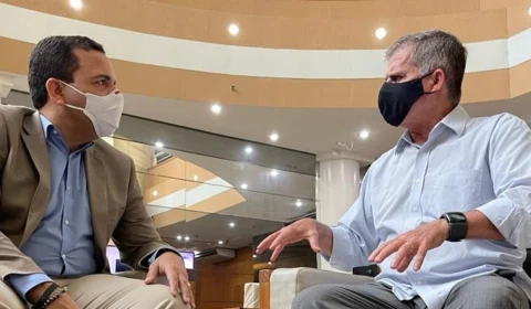 ‘Conversa Política’, com Álvaro Corado, estreia terceira temporada no domingo (7)