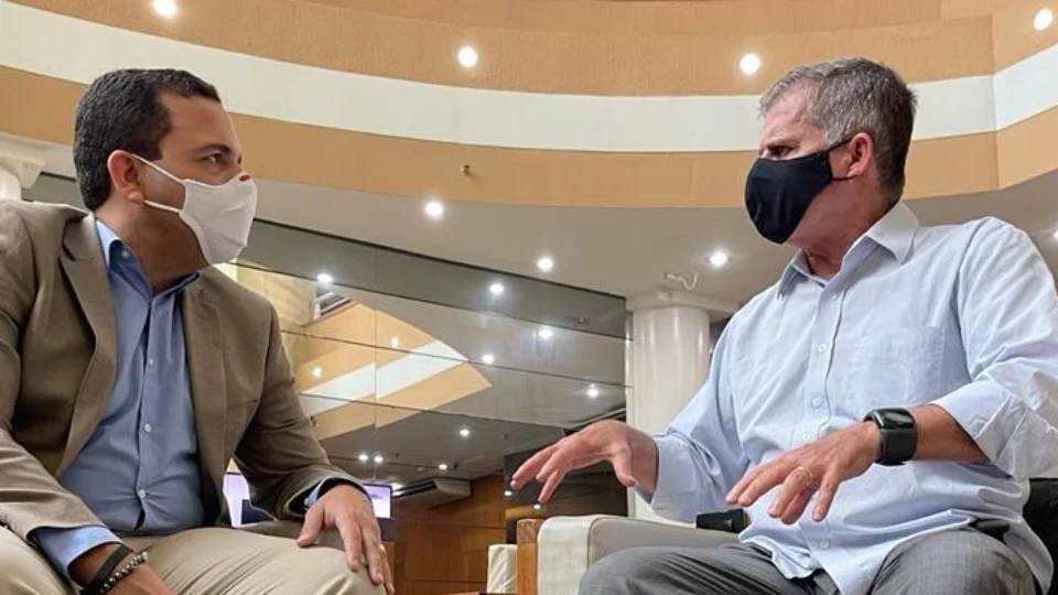 ‘Conversa Política’, com Álvaro Corado, estreia terceira temporada no domingo (7)