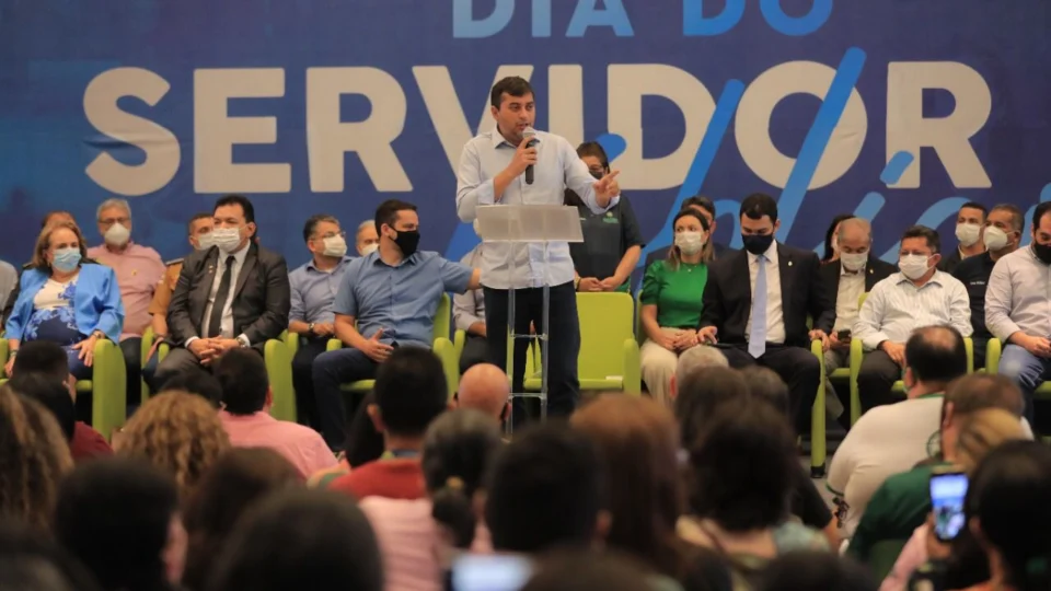 Wilson Lima antecipa segunda parcela do 13° salário para mais de 117 mil servidores