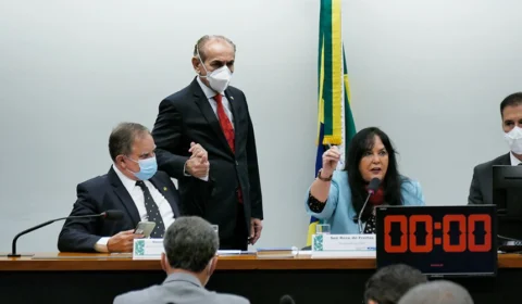 CMO corta R$ 138 milhões de crédito por causa de suspensão de emendas de relator