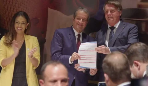 Presidente Bolsonaro assina filiação ao PL