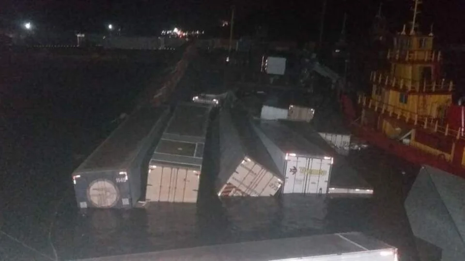 Ipaam fiscaliza ocorrência de acidente no Porto Chibatão