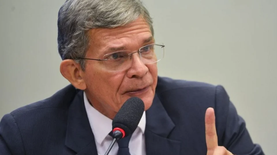 Presidente da Petrobras vai ao Senado explicar preço dos combustíveis