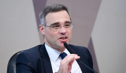 André Mendonça pede informações Bolsonaro e ao Legislativo sobre Fundo Eleitoral