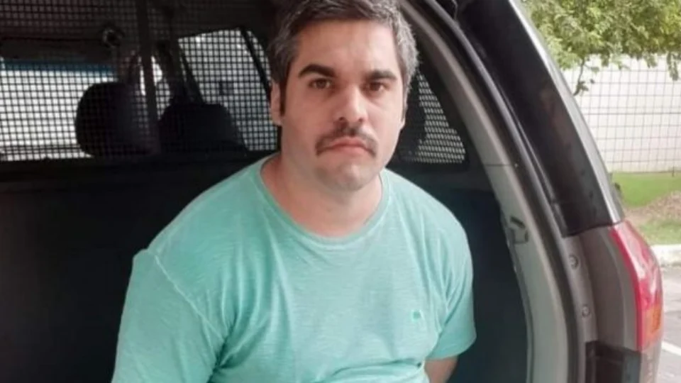 Caso Flávio: juiz absolve Paola Valeiko e impronuncia Alejandro Valeiko