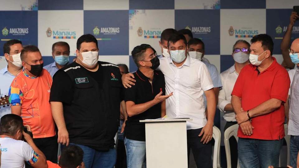 Wilson Lima e David Almeida firmam convênios de R$ 30 milhões para reforma de 29 feiras e contenção de erosões