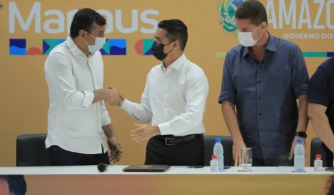 Wilson Lima e David Almeida assinam convênio que garante passe livre a estudantes no transporte coletivo