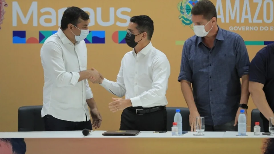 Wilson Lima e David Almeida assinam convênio que garante passe livre a estudantes no transporte coletivo