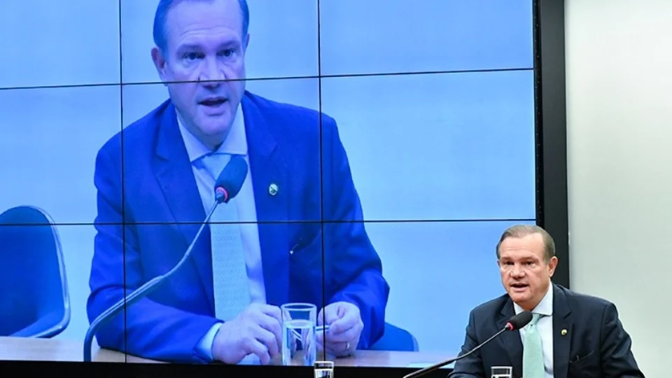 Relator setorial anuncia transferência de R$ 1 bilhão do Fundo Eleitoral para a Educação