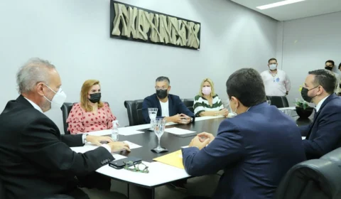 ​TCE-AM assina acordo de cooperação com órgão de educação da Prefeitura de Manaus