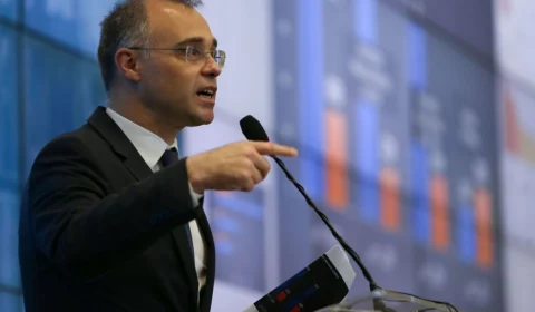 André Mendonça assume cadeira de ministro no STF