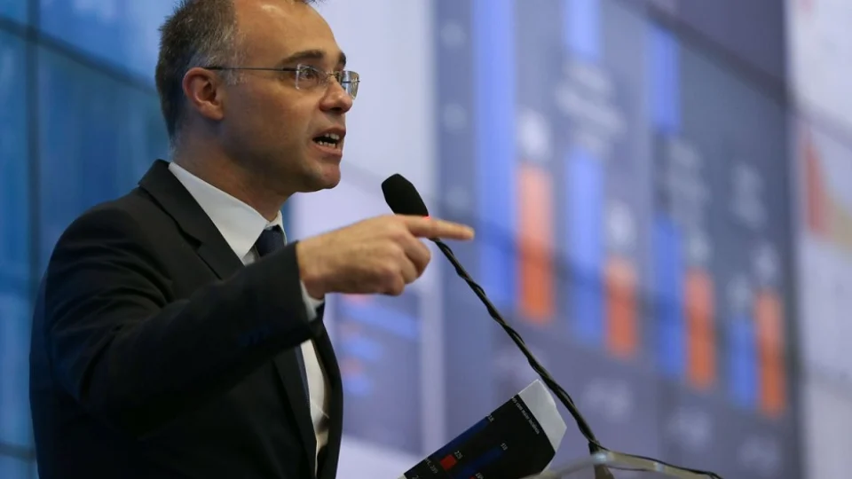 André Mendonça assume cadeira de ministro no STF