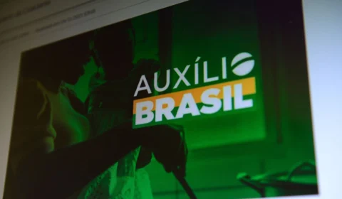 Lei que cria o Auxílio Brasil é publicada no Diário Oficial da União