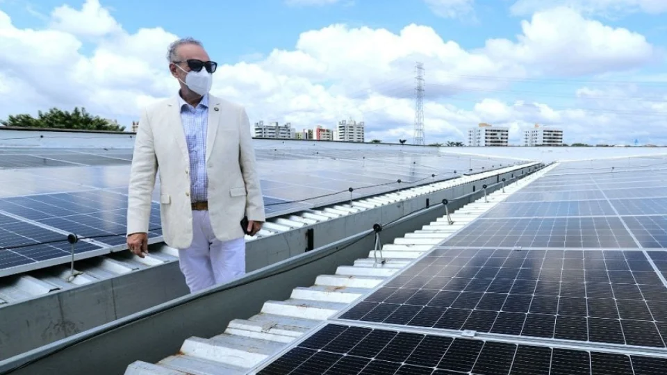 ​TCE-AM inaugura parque de energia solar mirando autossuficiência energética