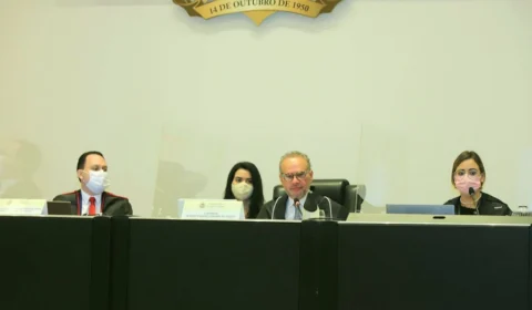 Última sessão de 2021 do TCE-AM é marcada por retrospectiva e balanço de gestão do conselheiro Mario de Mello
