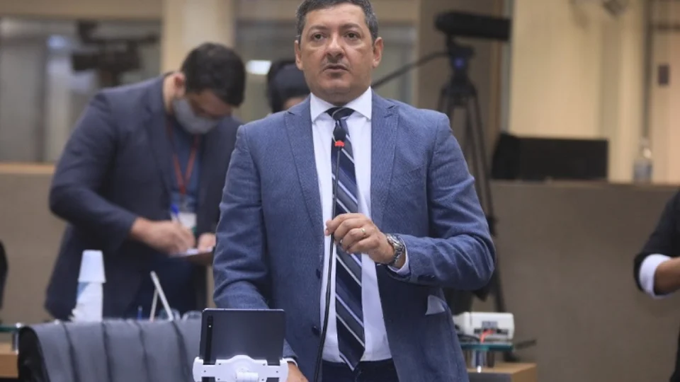 Felipe Souza indica criação de política habitacional voltada a idosos no Amazonas