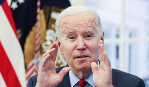 Biden afirma que ‘teia de mentiras’ representa ameaça à democracia