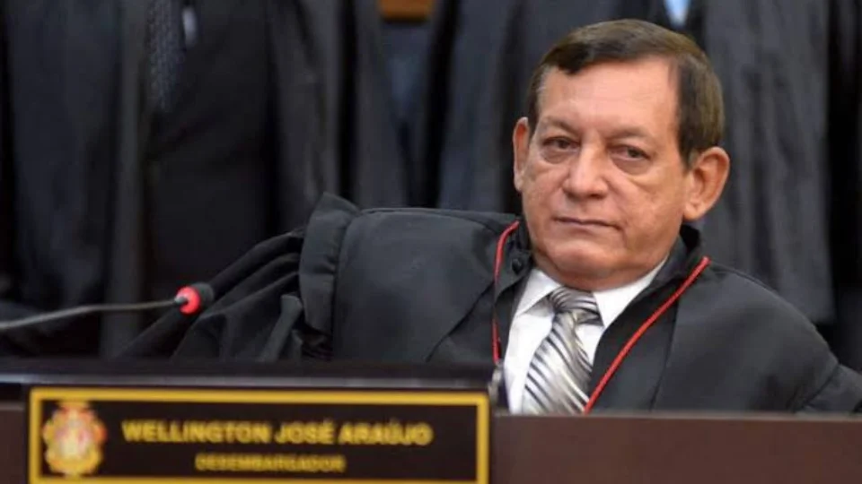 Desembargador bloqueia contas e multa Prefeitura de Itacoatiara por desobedecer ordem judicial