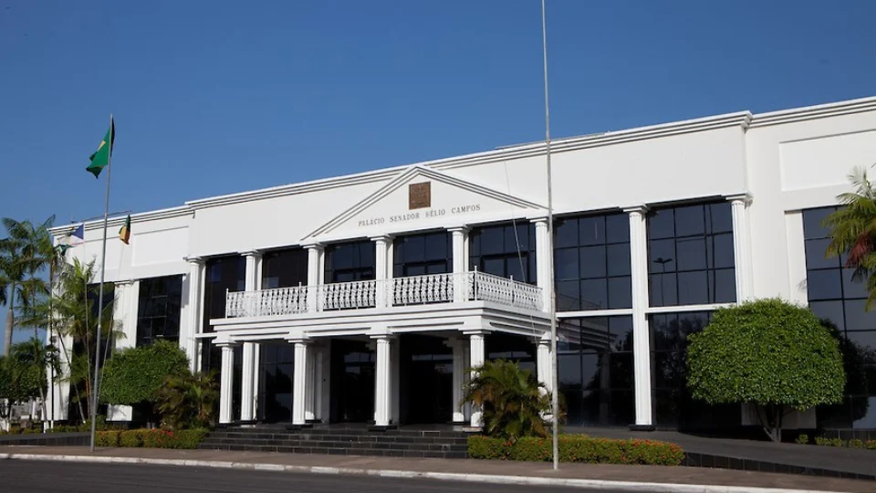 Governo de Roraima vai gastar quase R$ 7,5 milhões com reforma de duas escolas estaduais