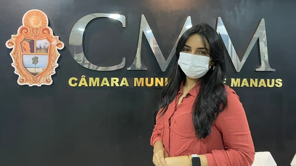 Thaysa Lippy destaca lei do atendimento obrigatório em Libras nos órgãos públicos