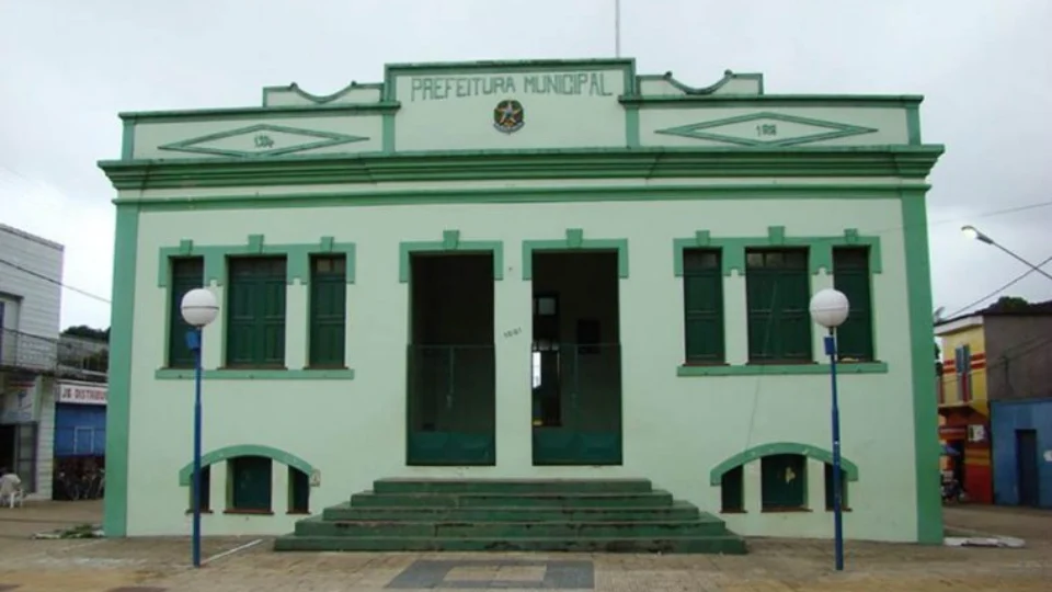 Prefeitura de Manacapuru contrata empresa por R$ 1,2 milhões para reformar escola e construir quadra