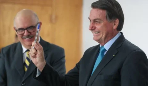 Bolsonaro anuncia reajuste no piso salarial de professores da educação básica