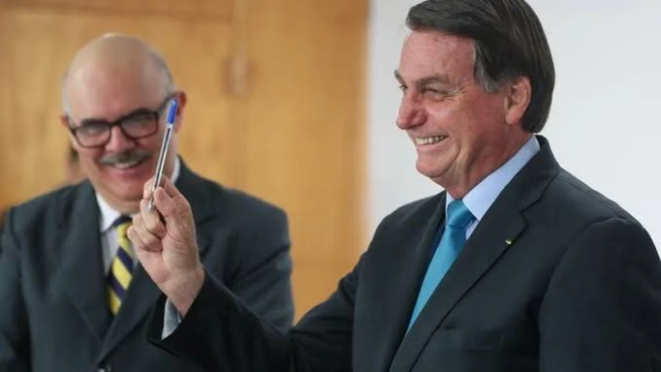 Bolsonaro anuncia reajuste no piso salarial de professores da educação básica