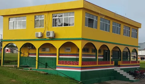 Prefeitura de Alvarães contrata empresa R$ por 4,1 milhões para construção de centro esportivo e pavimentação em comunidade