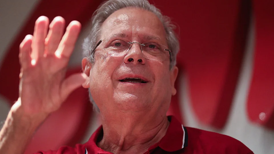 José Dirceu deixa UTI de hospital de luxo em Brasília