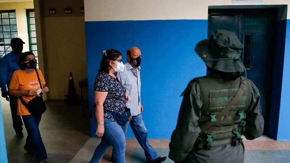 Oposição na Venezuela vence disputa por governo estadual de Barinas