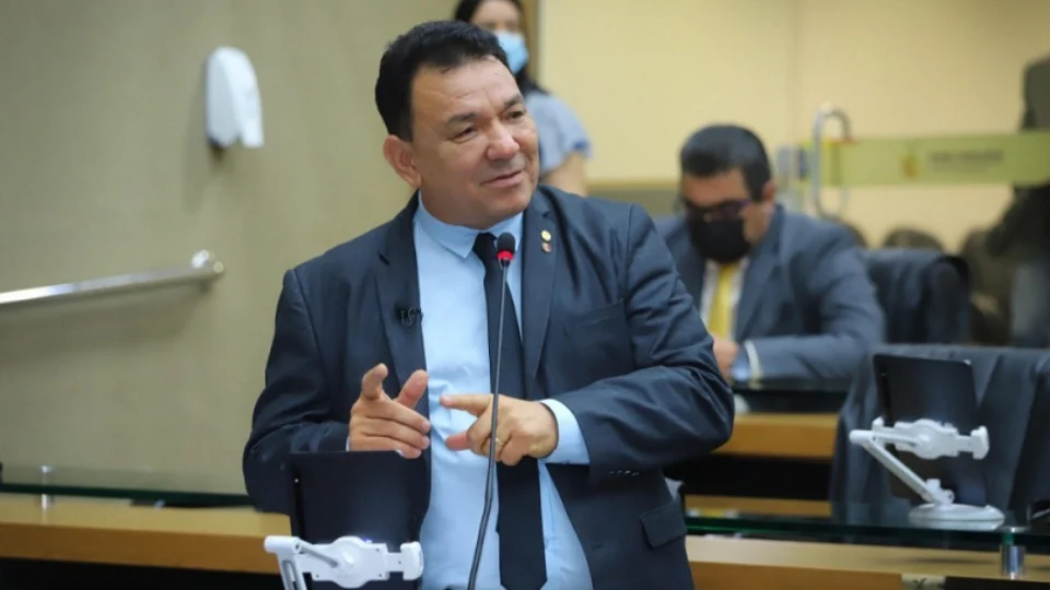 Tony Medeiros propõe lei para evitar suspensão de concursos a pouco dias das provas