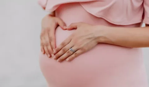 Senador critica quem comemorou legalização do aborto com até 24 semanas, na Colômbia