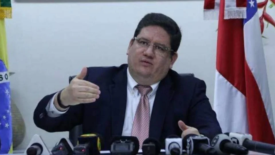 Ari Moutinho Júnior refuta acusações de Yara Lins e alega ser vítima de tentativa de punição injusta no TCE-AM