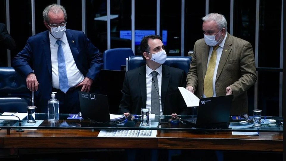 Relator estima redução de R$ 0,50 na gasolina e R$ 10 no gás