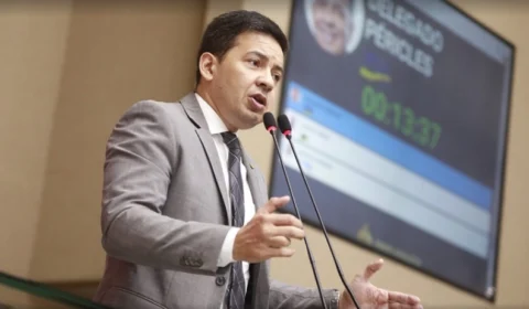 Delegado Péricles protocoliza PL que proíbe passaporte vacinal nas escolas do Amazonas