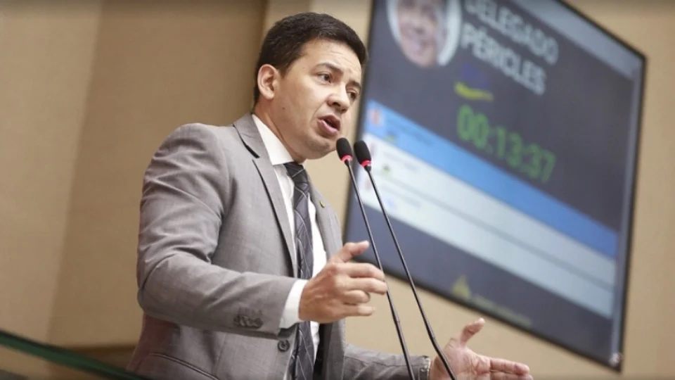 Delegado Péricles protocoliza PL que proíbe passaporte vacinal nas escolas do Amazonas