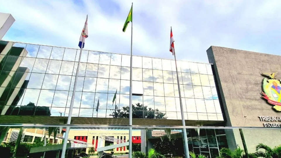 TCE-AM aplica multa a ex-secretário de José Melo e ao ex-prefeito de Careiro da Várzea