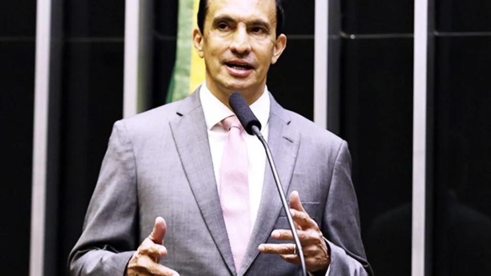 Sidney Leite cobra soluções para distribuição de energia elétrica no Amazonas