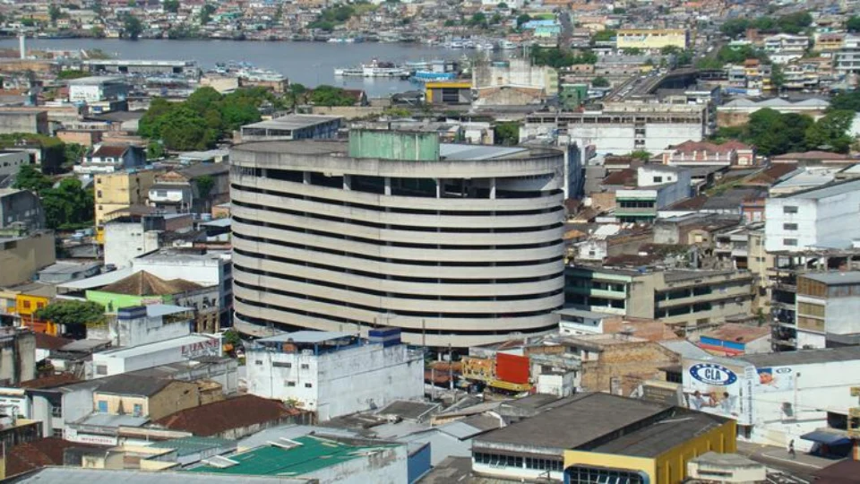 Prefeitura de Manaus alinha trâmites para leiloar Edifício Garagem