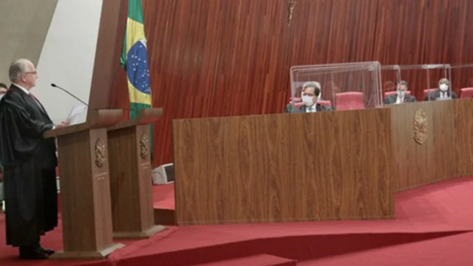 Em discurso de posse, Fachin faz defesa da democracia e da Justiça Eleitoral