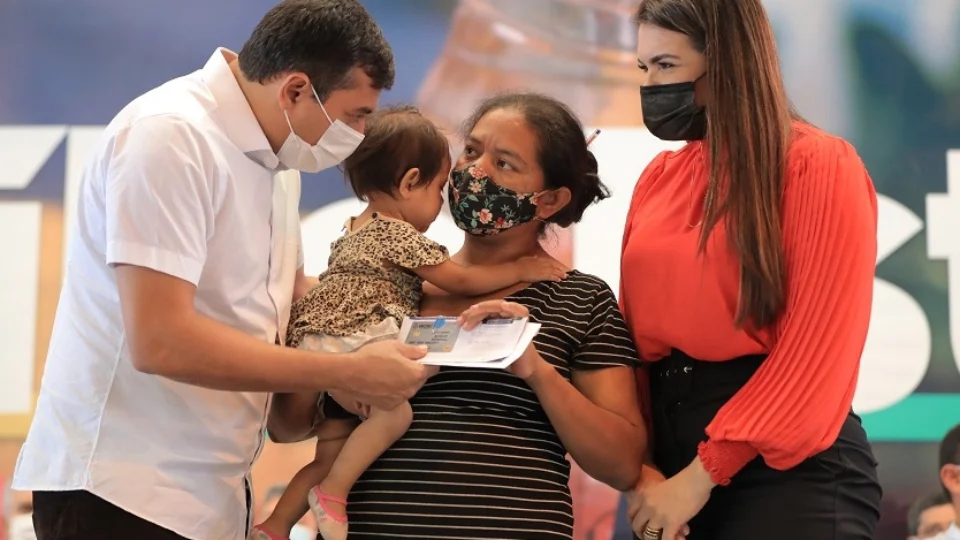 Pagamento do Auxílio Estadual Permanente injeta R$ 45 milhões por mês na economia do Amazonas