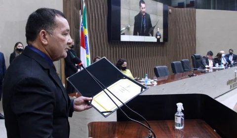 Gilmar Nascimento toma posse na Câmara e afirma que seu mandato será de contribuição para Manaus