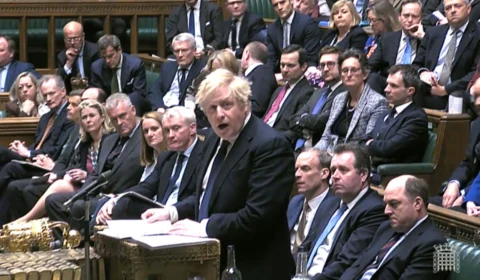 Rússia: primeiro-ministro britânico diz que lançará pacote de sanções